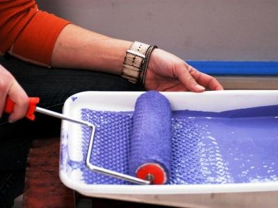 Работа водоэмульсионной краской: как и где использовать