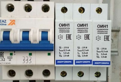 Как защитить квартиру от превышения напряжения